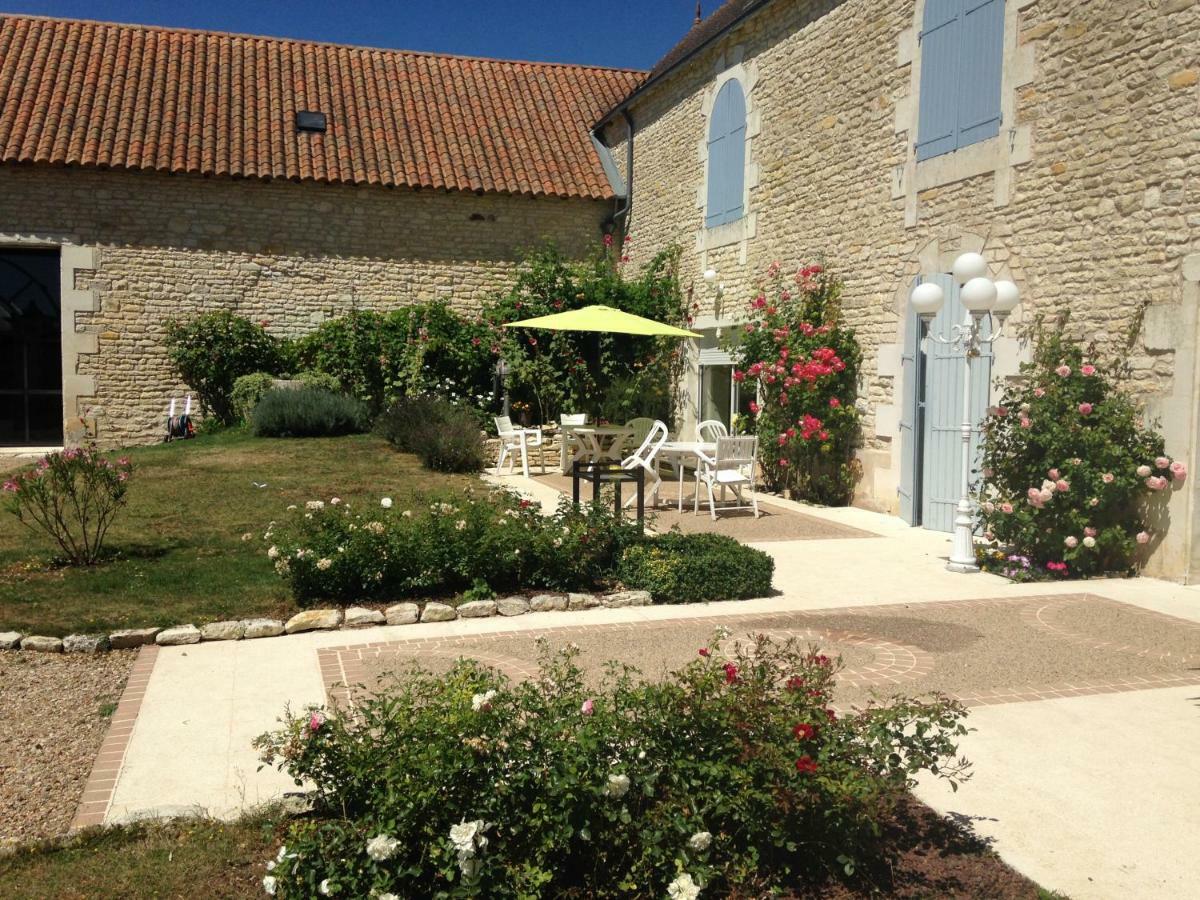 Les Clos Bleus Neuville-du-Poitou Buitenkant foto