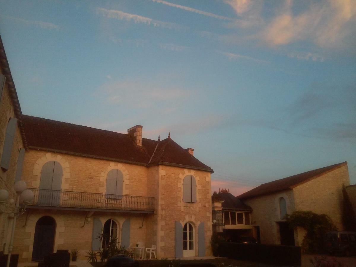 Les Clos Bleus Neuville-du-Poitou Buitenkant foto